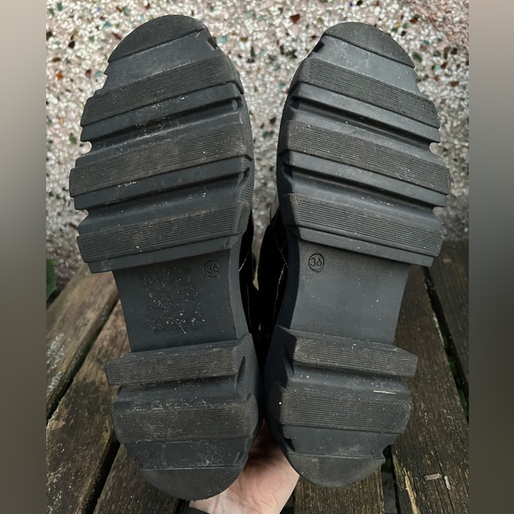 B2 black patent lug-sole Chelsea boots, EUC, sz 36, made in Italy - Picture 4 of 6